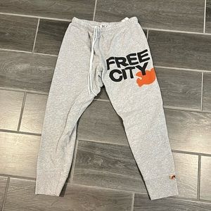 Free City XS 3/4 length sweatpants grey